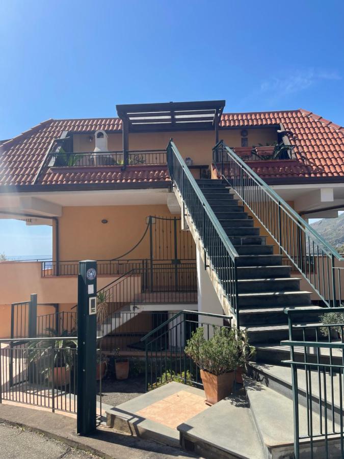 Casa Vacanze Cuzari Lejlighed Letojanni Eksteriør billede